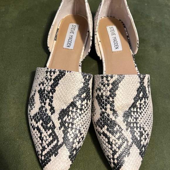 Snake Skin Flats Shoe Black and Cream Steve Madden - Picture 5 of 5
